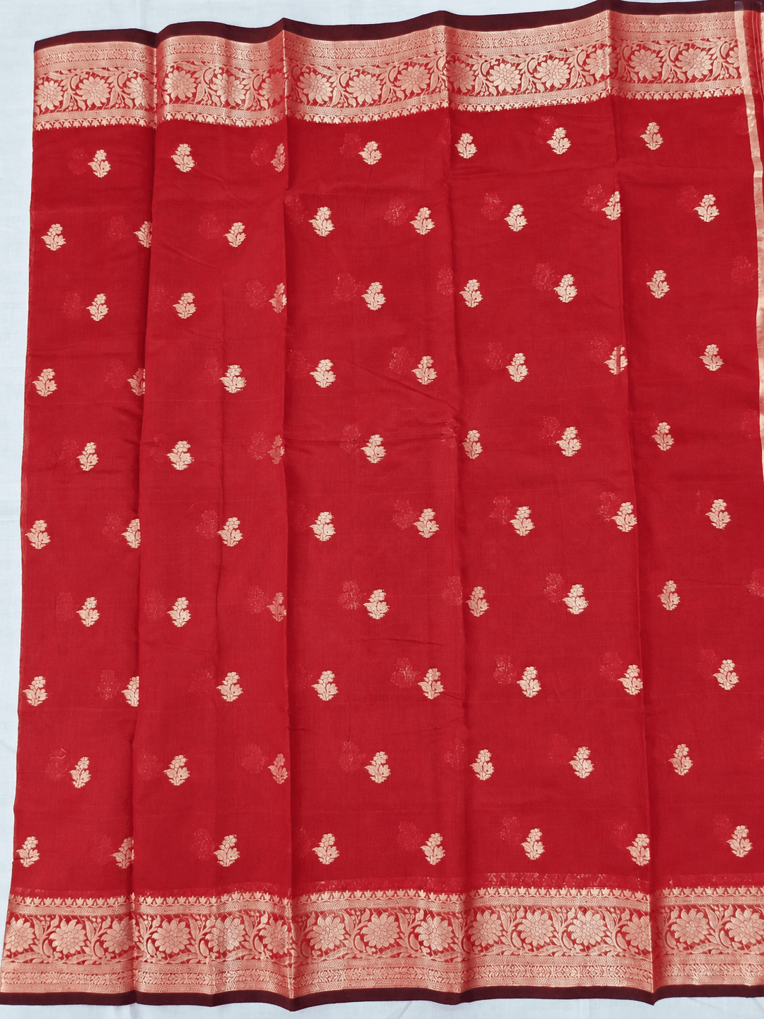 Banaras Cotton Saree, உடல்