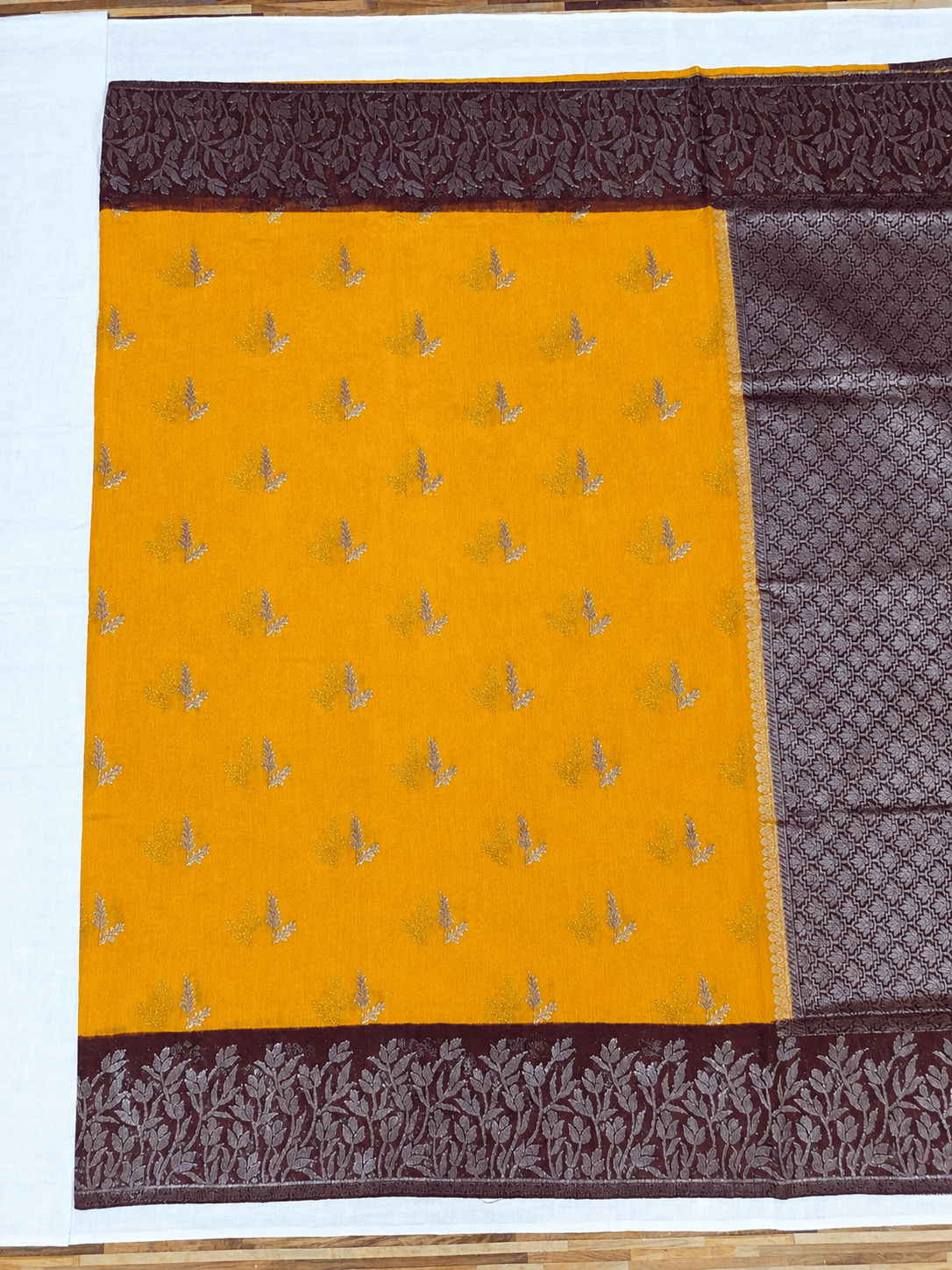 Tussar Linen Saree, Body