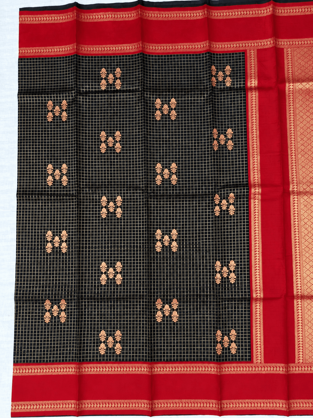 Banaras Fancy Saree, Body