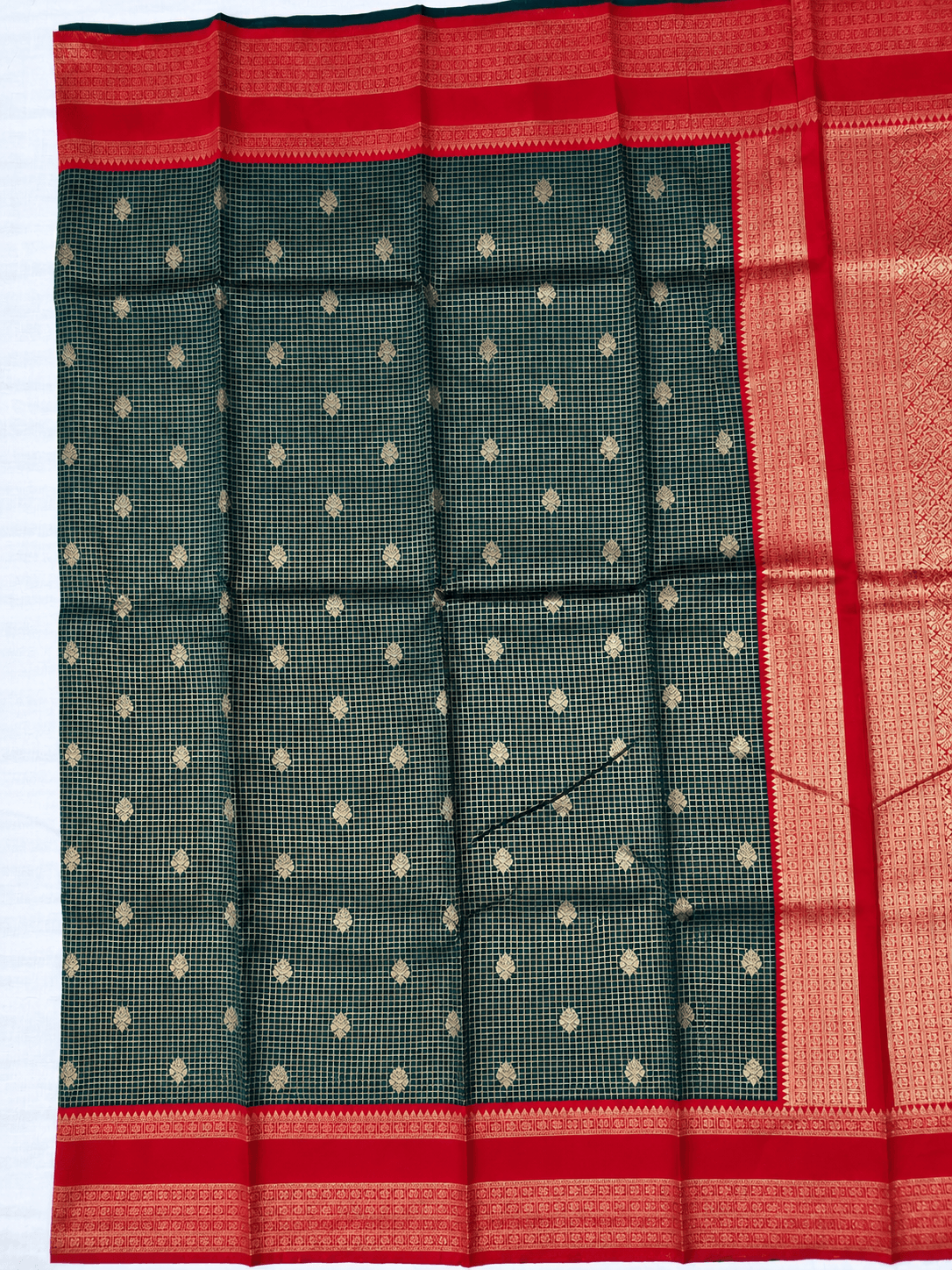 Banaras Fancy Saree, Body